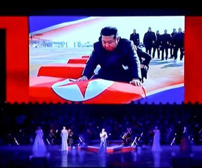 Dünyanın konuştuğu kareler... Kim Jong-undan bir ilk: Tabuta kapandı Gözyaşlarını tutamadı, Rus bakan da salondaydı