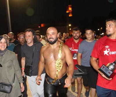 Kırkpınar başpehlivanı Orhan Okulu, hamam geleneğini bozmadı