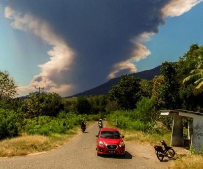 Yanardağ 18 Kilometre Yüksekliğe Kül Püskürttü: Bali’de 24 Uçuş İptal