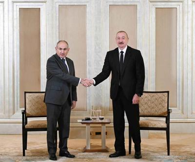 Kritik zirveden ilk görüntüler: Aliyev ve Paşinyan, Abu Dabide bir araya geldi