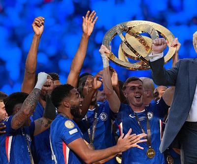 Konferans Ligi şampiyonu Chelsea, Şampiyonlar Ligini kazanan PSGyi devirdi Madalyaları Trump taktı...