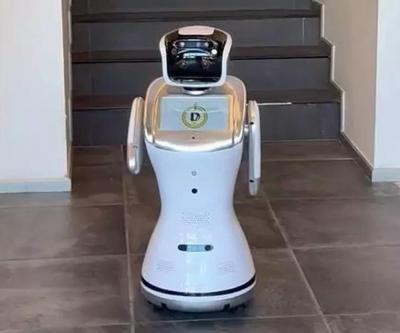 Demirören Medya ve Teknoloji Lisesinde robotla tanıtım dönemi
