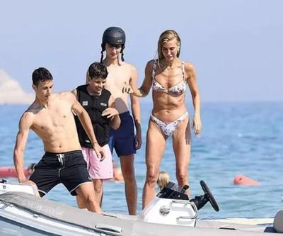 Çağla Şıkel’in Çeşme Tatilinde Jetsurf Macerası: Düşse de Pes Etmedi