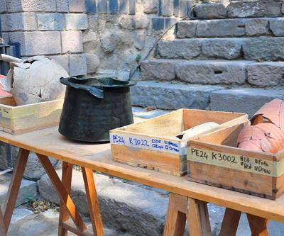 Mozaikli Evde 1400 yıllık bronz kazan gün yüzüne çıktı