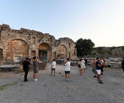 Antalya, bir günde 104.359 yabancı ziyaretçiyle tüm zamanların rekorunu kırdı