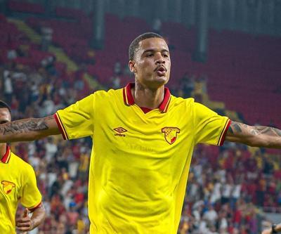 Göztepe taraftarıyla buluştu Yeni transfer Janderson golünü attı...