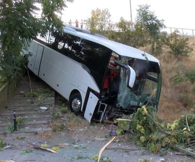 İstanbulda servis otobüsü şarampole uçtu: 8 yaralı