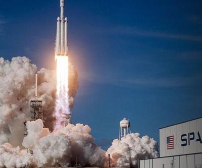 SpaceX’in insanlı uzay uçuş görevi ertelendi