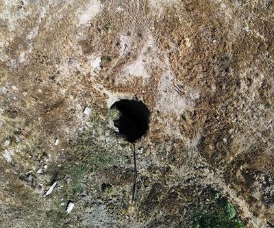 Balıkesir depremi Eskişehir’de iz bıraktı: Tarım arazisinde dev obruk oluştu