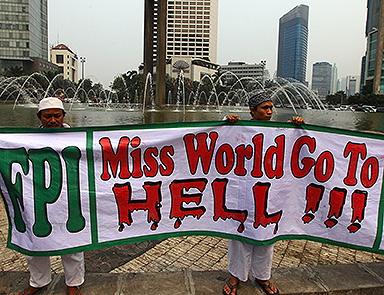 Endonezyada Miss Worlda tepki yağıyor