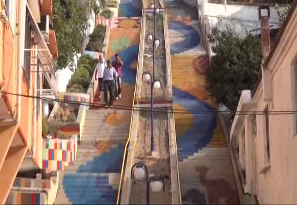 Yenipazarın da merdivenleri renkli
