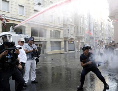 Türkiye biber gazından mahkum oldu