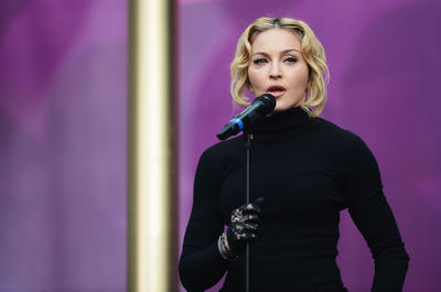 Dev konserde Madonnadan dev mesaj
