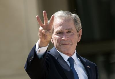 Bush gözyaşlarını tutamadı...