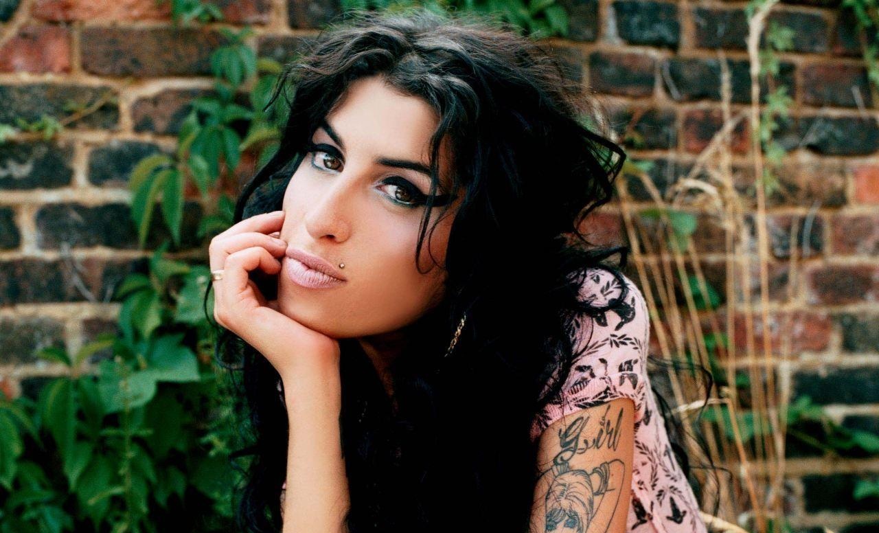 Amy Winehouseun heykeli dikilecek