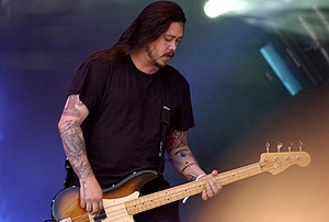 Deftonesun bas gitaristi Cheng öldü