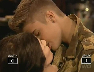 Justin Bieber cansız mankenle öpüştü