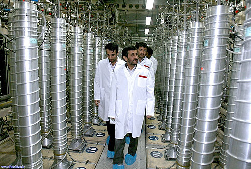 İran nükleer tesisleri gezdirecek