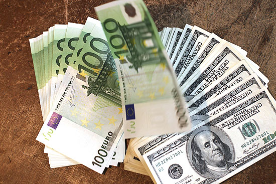 Euro/dolar paritesi 1,3180 desteğine geriledi