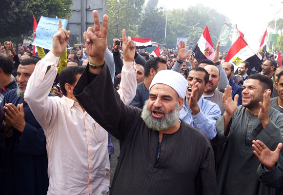 Mursi taraftarları da meydanda
