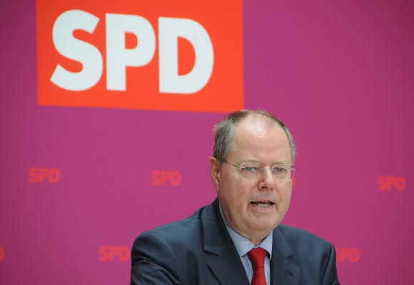 Almanyada SPDnin Başbakan adayı Steinbrück