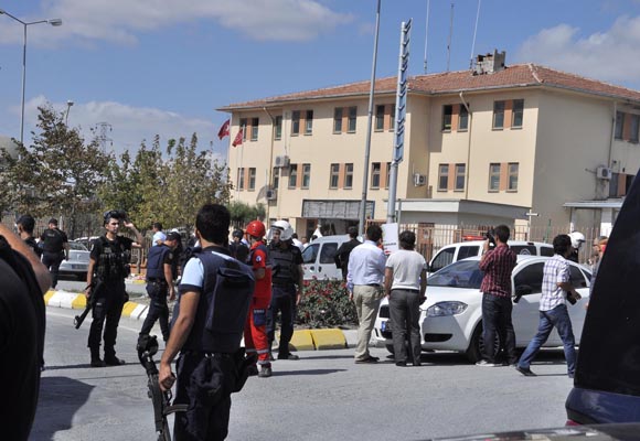 Polis Merkezine canlı bomba saldırısı