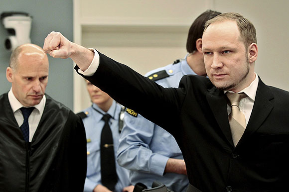 77 kişiyi öldüren Breivike 21 yıl hapis