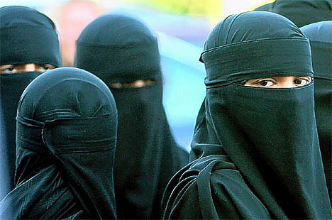 Müslüman kadınlara ayrımcılık uyarısı
