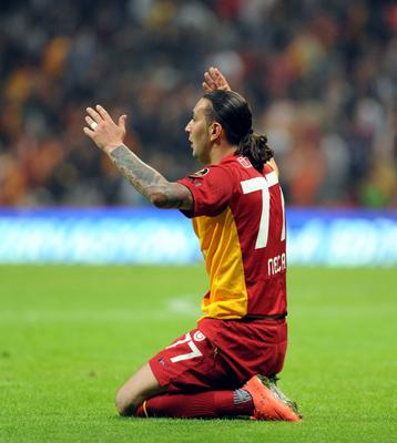 Necati Galatasarayda kalıyor