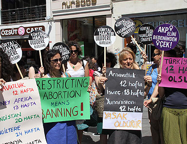 Kürtaj yasağına karşı 55 bin imza