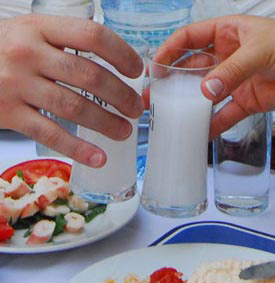Türkiyede alkol tüketimi 5 litreden az