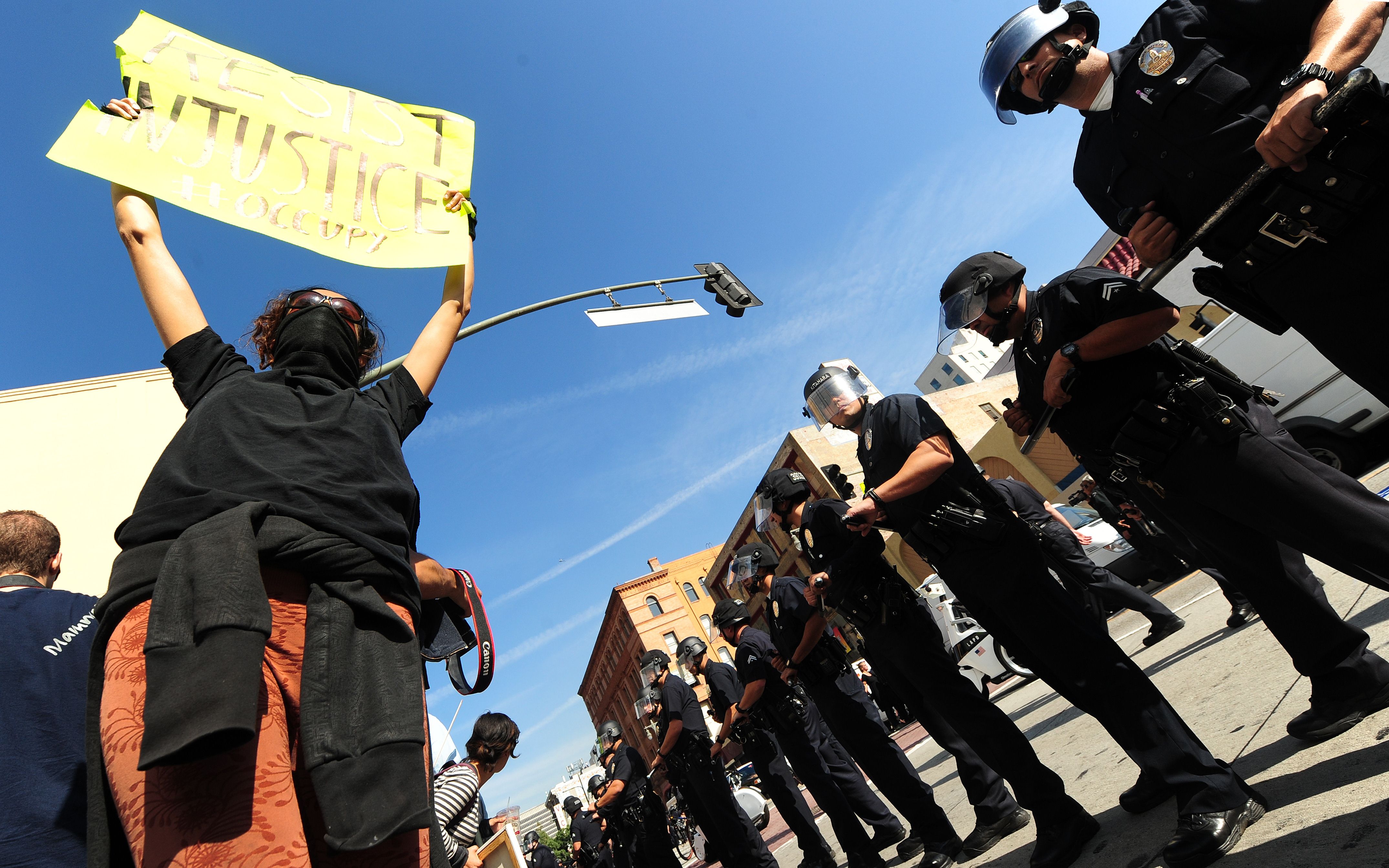 Polis Wall Street eylemcilerine yine sertleşiyor