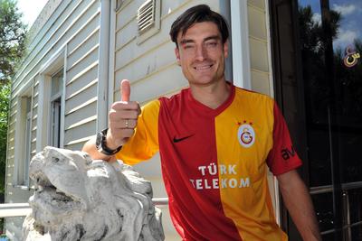 Eski Galatasaraylı futbolcunun sözleşmesi feshedildi