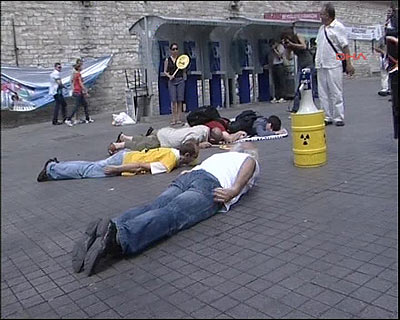 Taksimde plankingli nükleer protesto