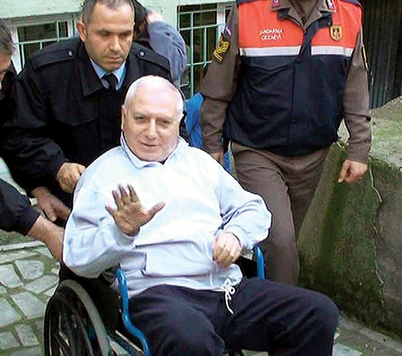 Mehmet Haberal hastaneye kaldırıldı