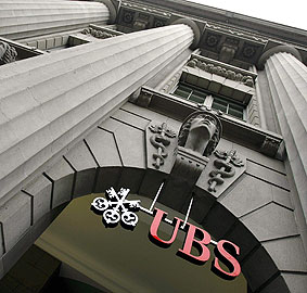 UBS zarar ederken, Swiss Re kar etti