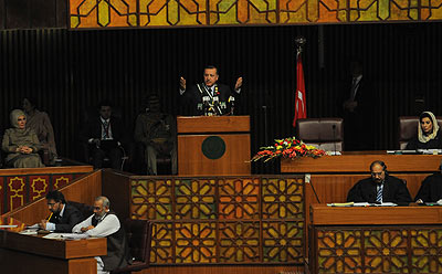 Erdoğan Pakistan meclisine özendi