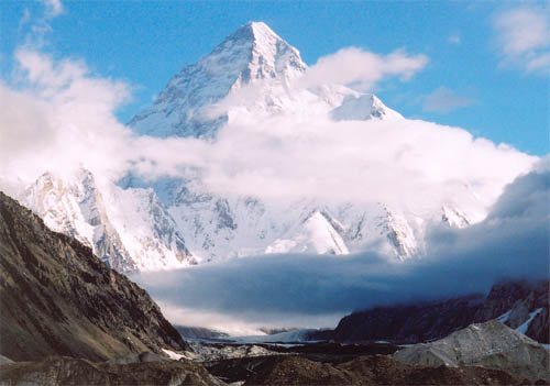 Tunç Fındık K2 tırmanışı için yola çıkıyor