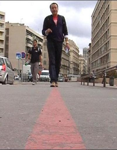 Marsilyanın yollarındaki kırmızı çizgi ne işe yarar