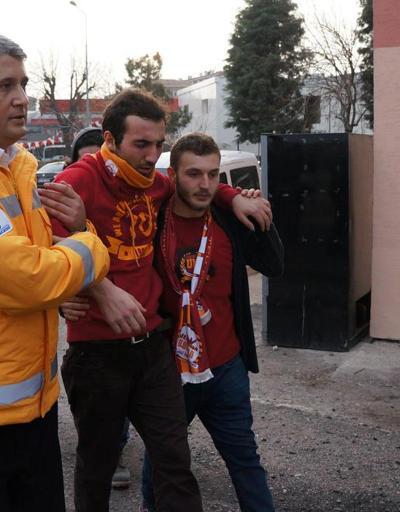 Galatasaraylı taraftarlara polis biber gazıyla müdahale etti
