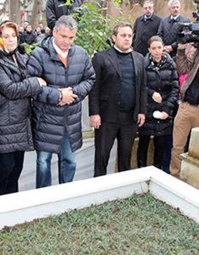 Mehmet Ali Birand, mezarı başında anıldı