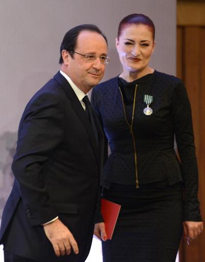 Candan Erçetin, Hollandedan sanat ve edebiyat nişanı