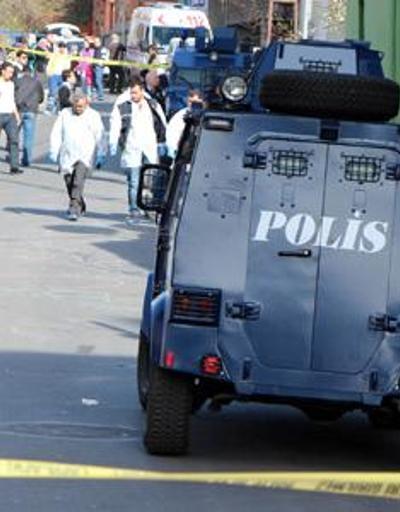 İstanbulda polislere bıçaklı saldırı