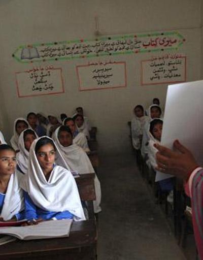 Pakistanda okullarda kız öğrencilere cinsel eğitim
