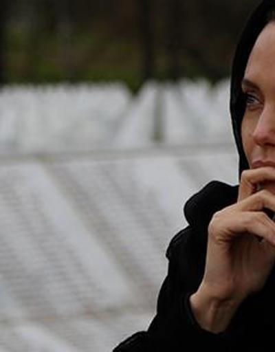 Angelina Jolie gözyaşlarını tutamadı