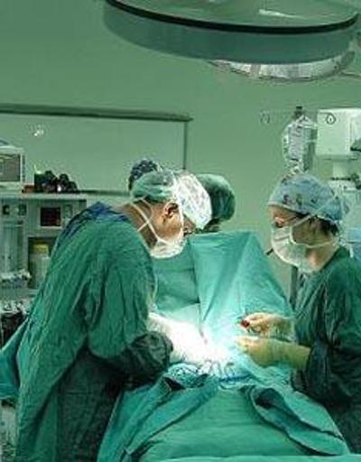 Böbrek tümörünü ameliyatla vajinadan çıkardılar