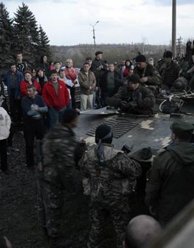 Ukraynada halk tankların önüne geçti