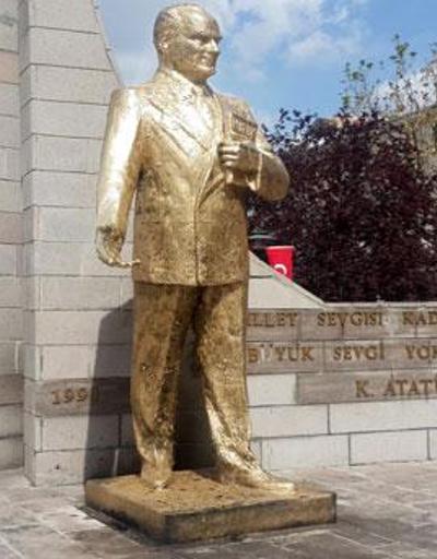 Ankaradaki Atatürk heykeline saldırı