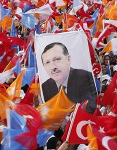 Elif Şafak: Türk siyaseti hiç bu kadar bölücü olmamıştı