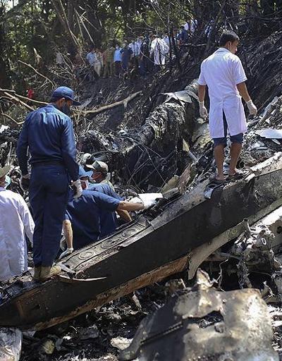 Laosta düşen uçakta Bakan ve Başbakan Yardımcısı öldü